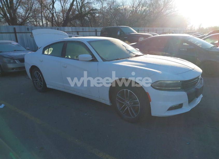2019 Dodge Charger SXT AWD (VIN 2C3CDXJG7KH697353) main photo