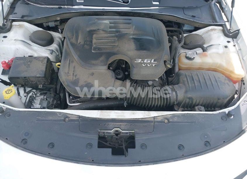 Photo 10 of 2019 Dodge Charger SXT AWD (VIN 2C3CDXJG8KH622872)