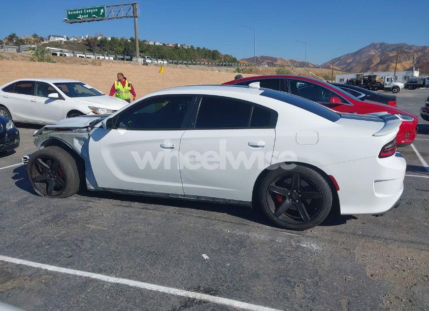 Photo 15 of 2018 Dodge Charger SRT HELLCAT RWD (VIN 2C3CDXL91JH215683)