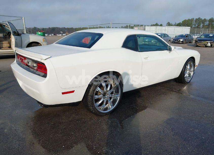 Photo 4 of 2014 Dodge Challenger SXT (VIN 2C3CDYAG0EH149589)