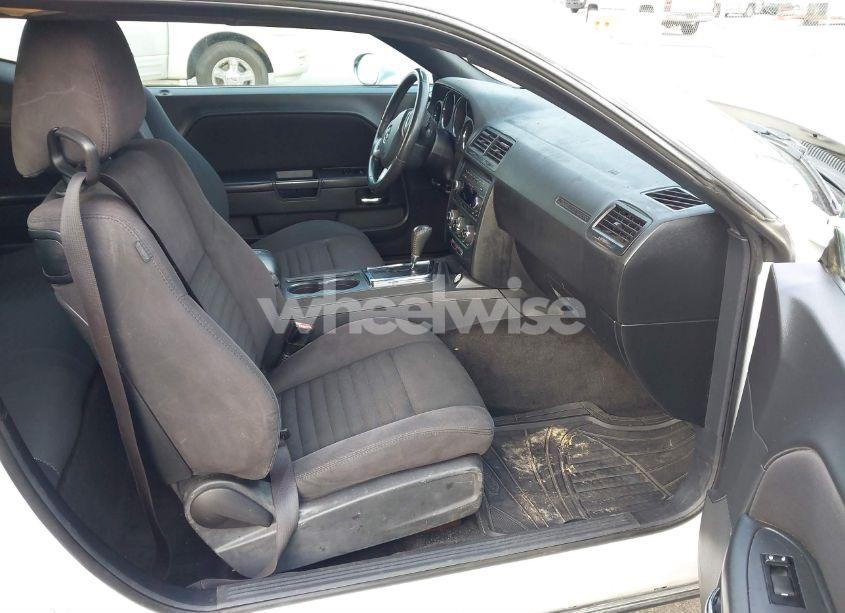 Photo 5 of 2014 Dodge Challenger SXT (VIN 2C3CDYAG0EH149589)