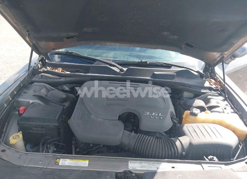 Photo 10 of 2012 Dodge Challenger SXT (VIN 2C3CDYAG2CH105686)