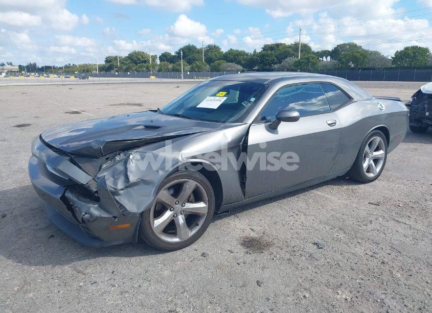 Photo 2 of 2012 Dodge Challenger SXT (VIN 2C3CDYAG2CH105686)