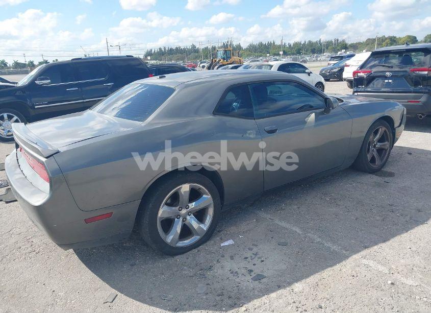 Photo 4 of 2012 Dodge Challenger SXT (VIN 2C3CDYAG2CH105686)