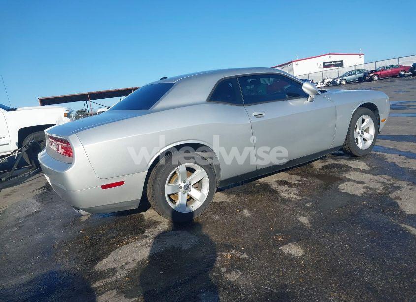 Photo 4 of 2012 Dodge Challenger SXT (VIN 2C3CDYAG2CH170439)