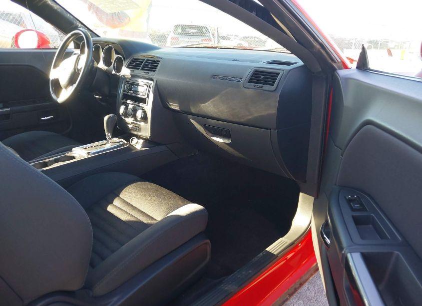 Photo 5 of 2014 Dodge Challenger SXT (VIN 2C3CDYAG2EH302148)