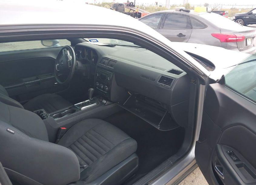 Photo 5 of 2014 Dodge Challenger SXT (VIN 2C3CDYAG3EH293945)