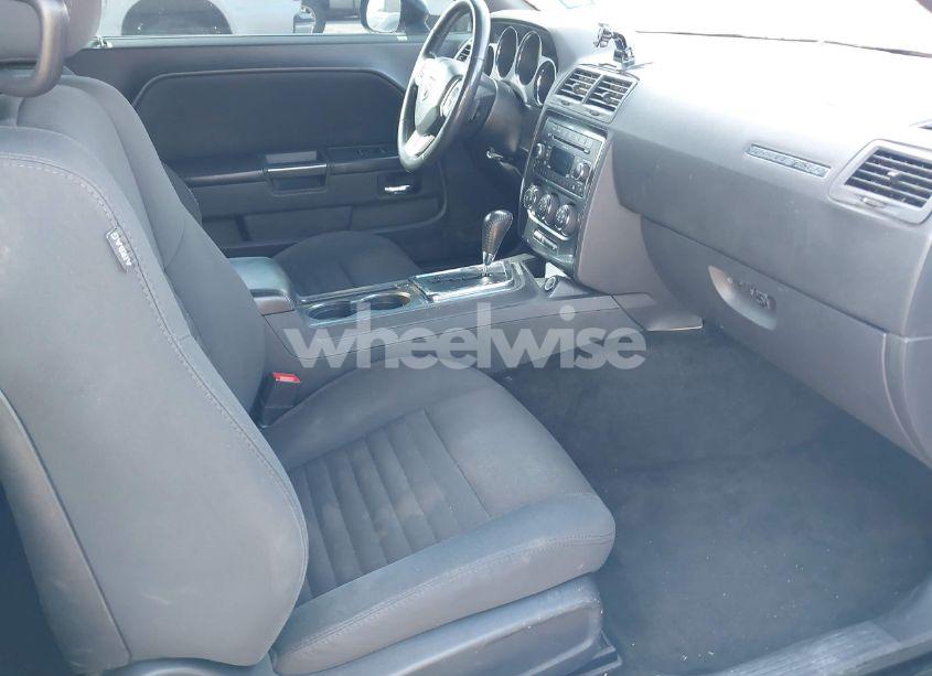 Photo 5 of 2014 Dodge Challenger SXT (VIN 2C3CDYAG4EH233706)