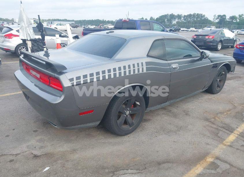 Photo 4 of 2012 Dodge Challenger SXT (VIN 2C3CDYAG5CH135359)