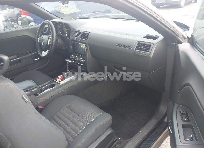 Photo 5 of 2012 Dodge Challenger SXT (VIN 2C3CDYAG5CH135359)