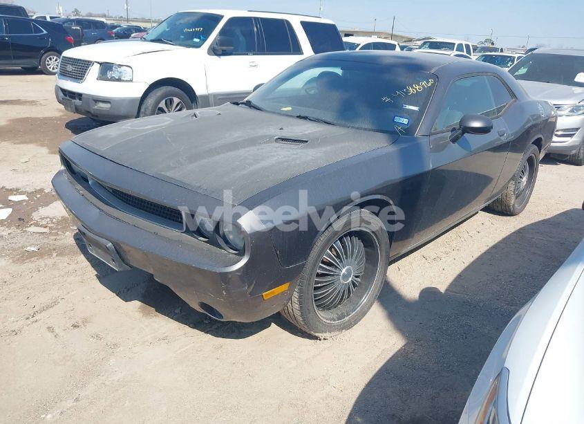 Photo 2 of 2013 Dodge Challenger SXT (VIN 2C3CDYAG7DH670128)