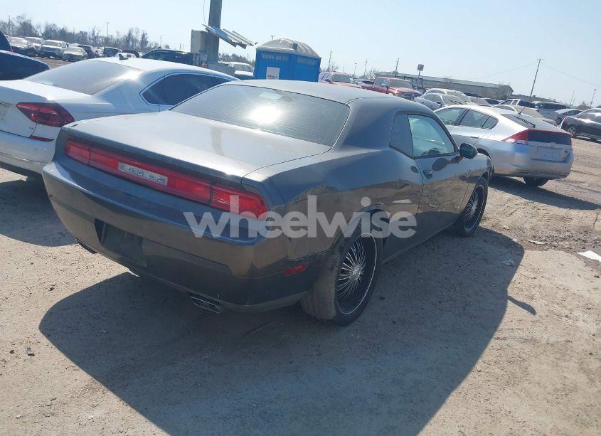 Photo 4 of 2013 Dodge Challenger SXT (VIN 2C3CDYAG7DH670128)