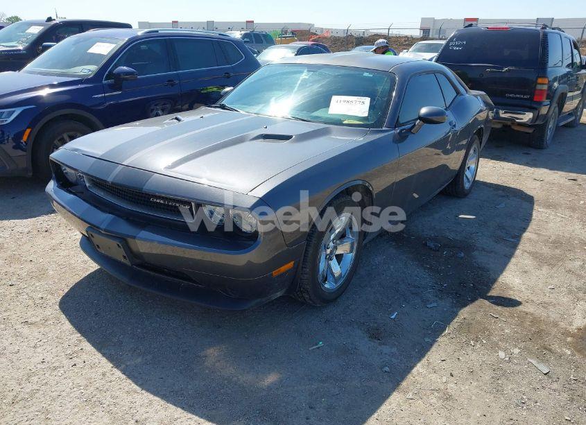 Photo 2 of 2013 Dodge Challenger SXT (VIN 2C3CDYAG9DH724917)