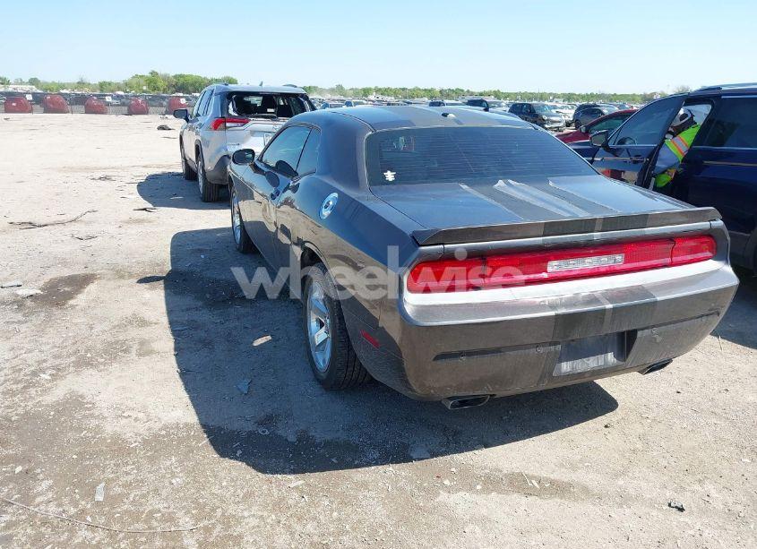 Photo 3 of 2013 Dodge Challenger SXT (VIN 2C3CDYAG9DH724917)