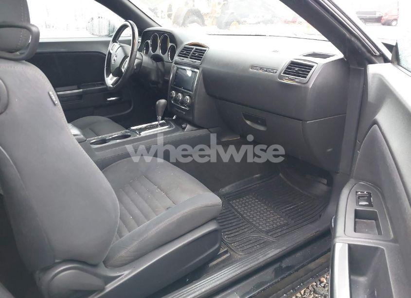 Photo 5 of 2014 Dodge Challenger SXT (VIN 2C3CDYAG9EH112010)