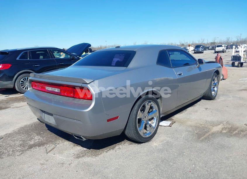 Photo 4 of 2014 Dodge Challenger SXT (VIN 2C3CDYAG9EH302955)