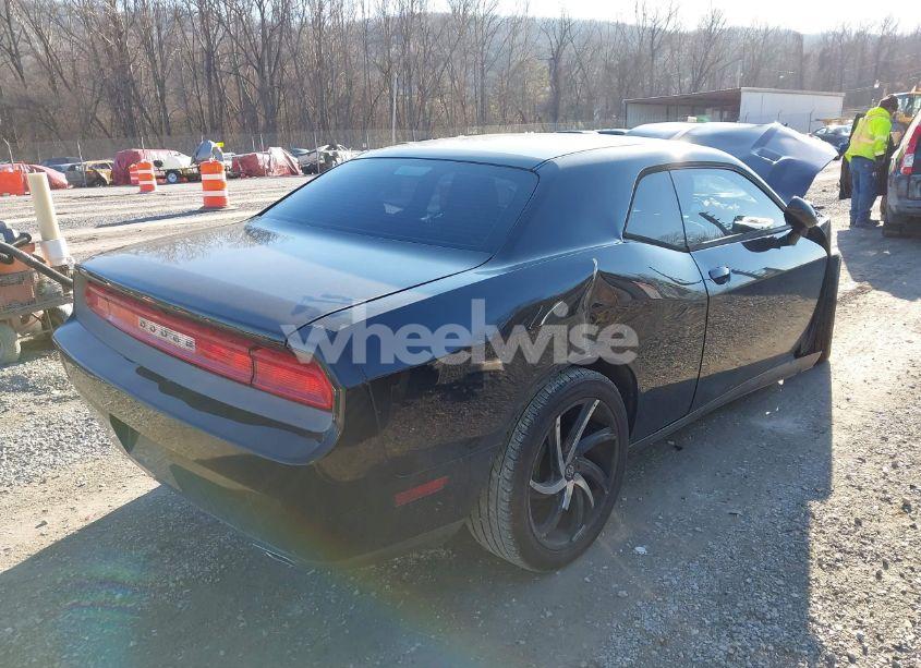 Photo 4 of 2014 Dodge Challenger SXT (VIN 2C3CDYAGXEH127101)