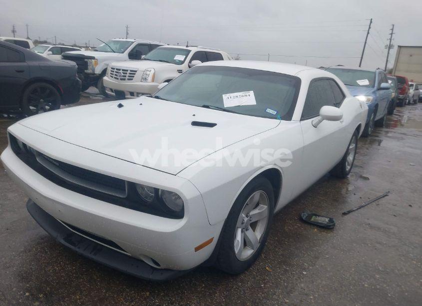 Photo 2 of 2014 Dodge Challenger SXT (VIN 2C3CDYAGXEH282070)