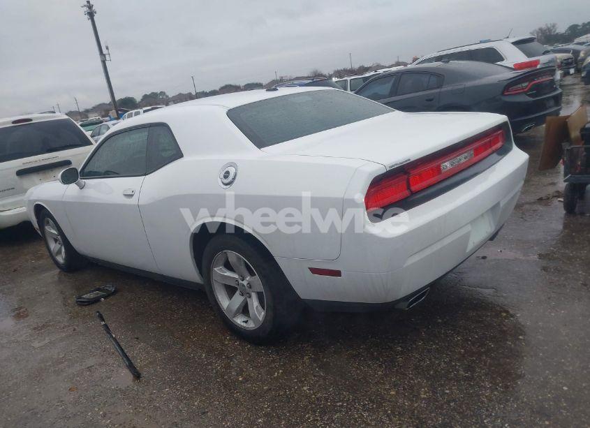 Photo 3 of 2014 Dodge Challenger SXT (VIN 2C3CDYAGXEH282070)