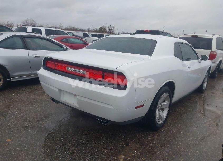 Photo 4 of 2014 Dodge Challenger SXT (VIN 2C3CDYAGXEH282070)