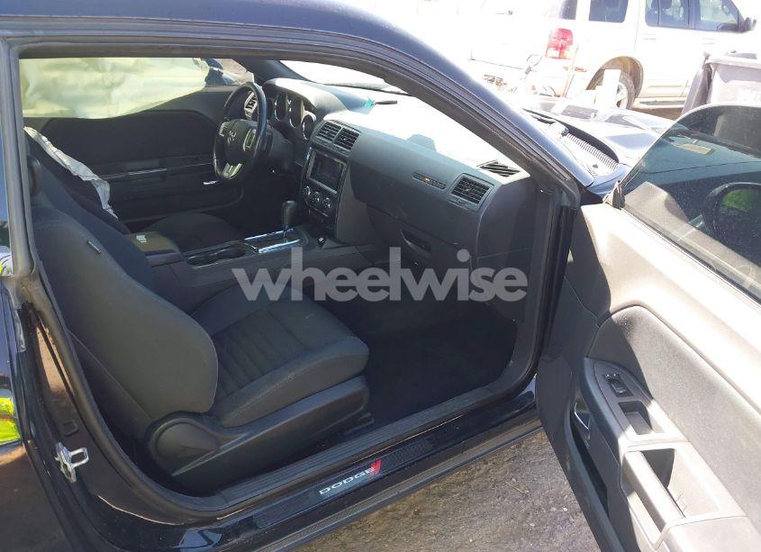 Photo 5 of 2014 Dodge Challenger SXT (VIN 2C3CDYAGXEH299743)