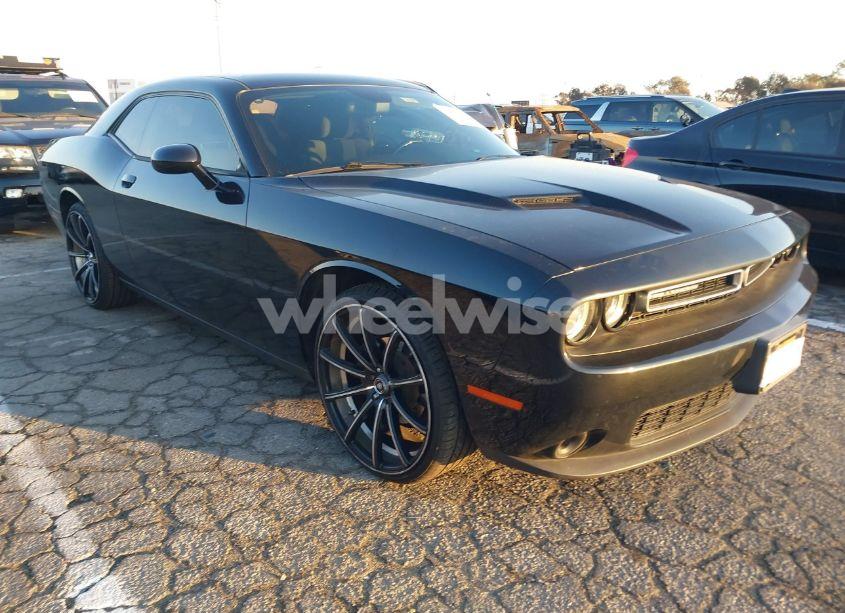 2015 Dodge Challenger SXT (VIN 2C3CDZAG0FH733370) main photo