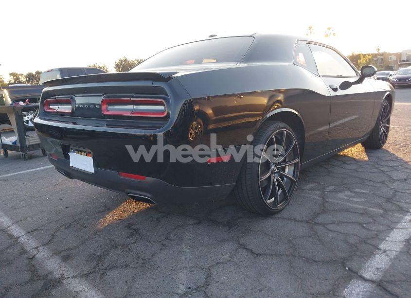 Photo 4 of 2015 Dodge Challenger SXT (VIN 2C3CDZAG0FH733370)