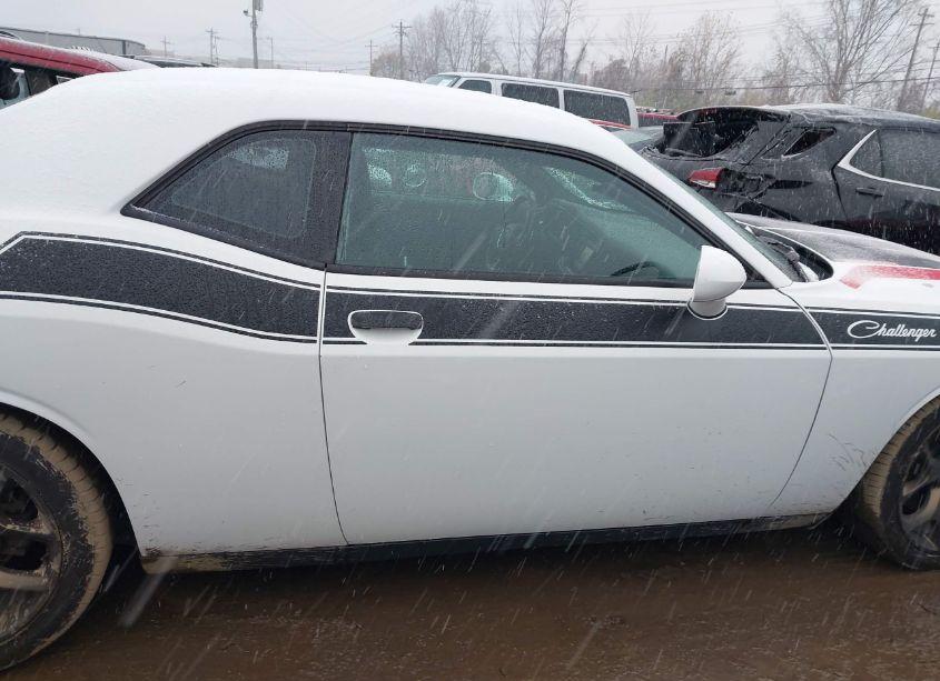 Photo 13 of 2016 Dodge Challenger SXT (VIN 2C3CDZAG0GH289408)