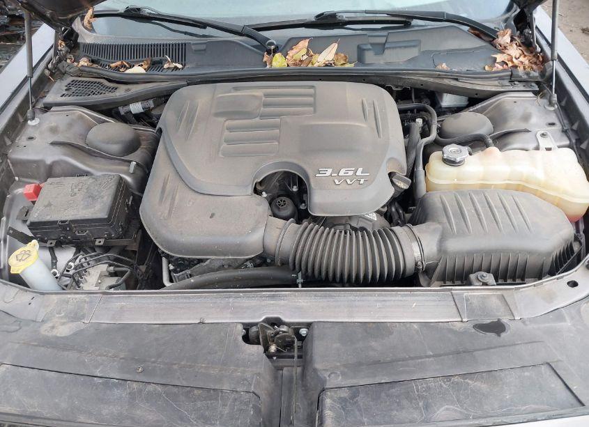 Photo 10 of 2018 Dodge Challenger SXT (VIN 2C3CDZAG0JH204686)