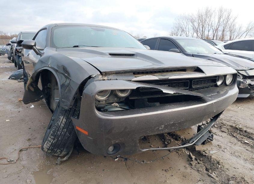 Photo 6 of 2018 Dodge Challenger SXT (VIN 2C3CDZAG0JH204686)