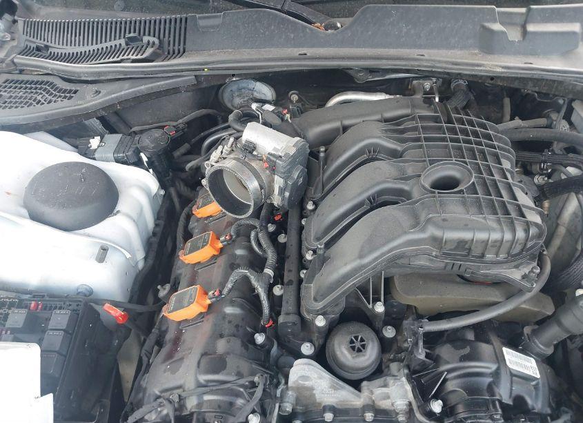 Photo 10 of 2019 Dodge Challenger SXT (VIN 2C3CDZAG0KH672225)