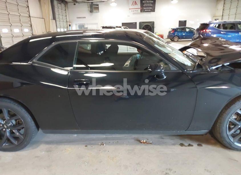 Photo 13 of 2019 Dodge Challenger SXT (VIN 2C3CDZAG0KH743939)