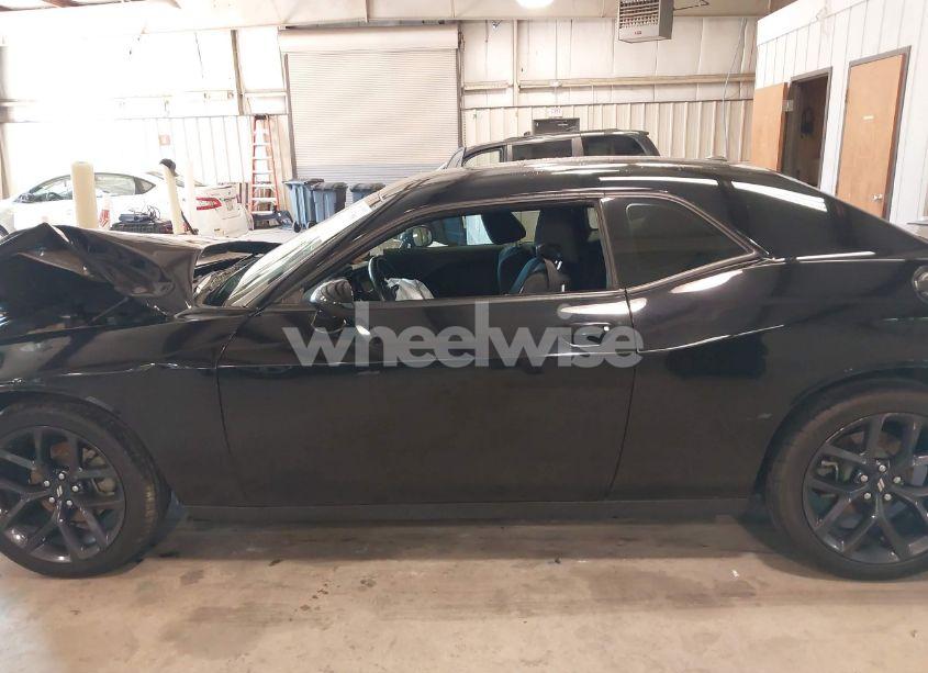 Photo 14 of 2019 Dodge Challenger SXT (VIN 2C3CDZAG0KH743939)