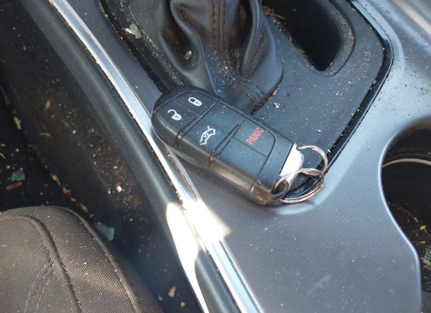 Photo 11 of 2019 Dodge Challenger SXT (VIN 2C3CDZAG0KH746582)