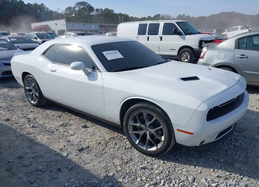 2020 Dodge Challenger SXT (VIN 2C3CDZAG0LH231437) main photo