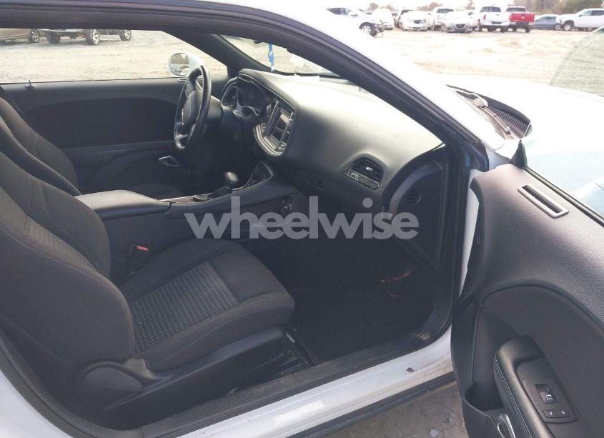 Photo 5 of 2021 Dodge Challenger SXT (VIN 2C3CDZAG0MH568322)