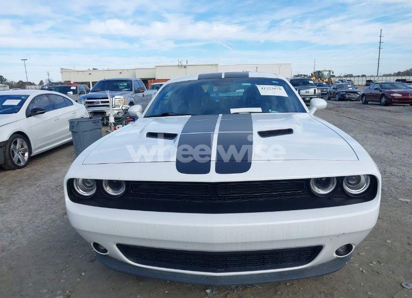 Photo 6 of 2021 Dodge Challenger SXT (VIN 2C3CDZAG0MH568322)