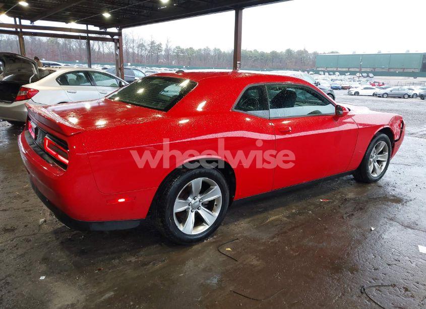 Photo 4 of 2021 Dodge Challenger SXT (VIN 2C3CDZAG0MH630981)