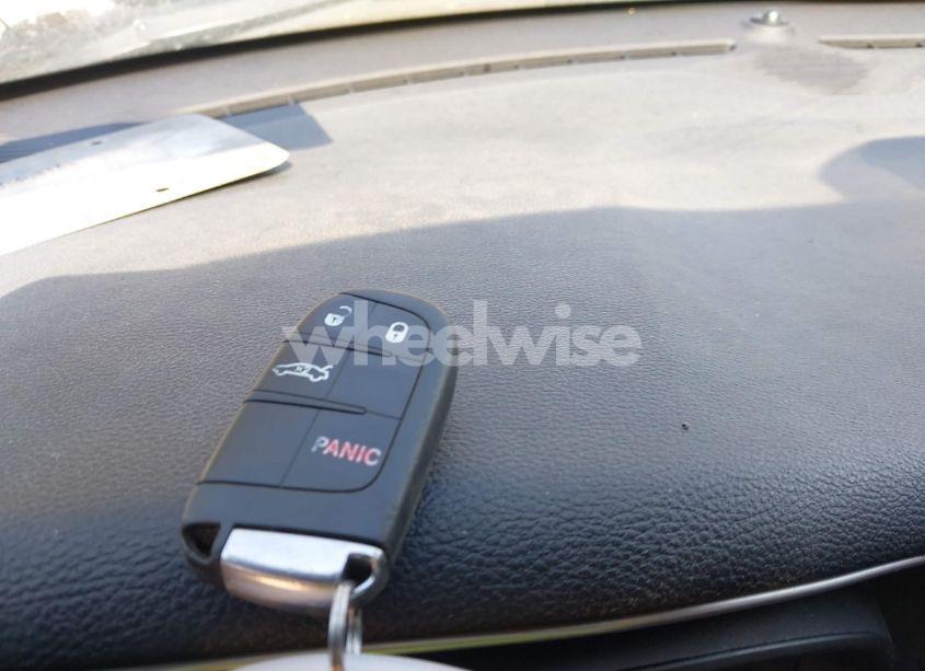 Photo 11 of 2018 Dodge Challenger SXT (VIN 2C3CDZAG1JH142120)