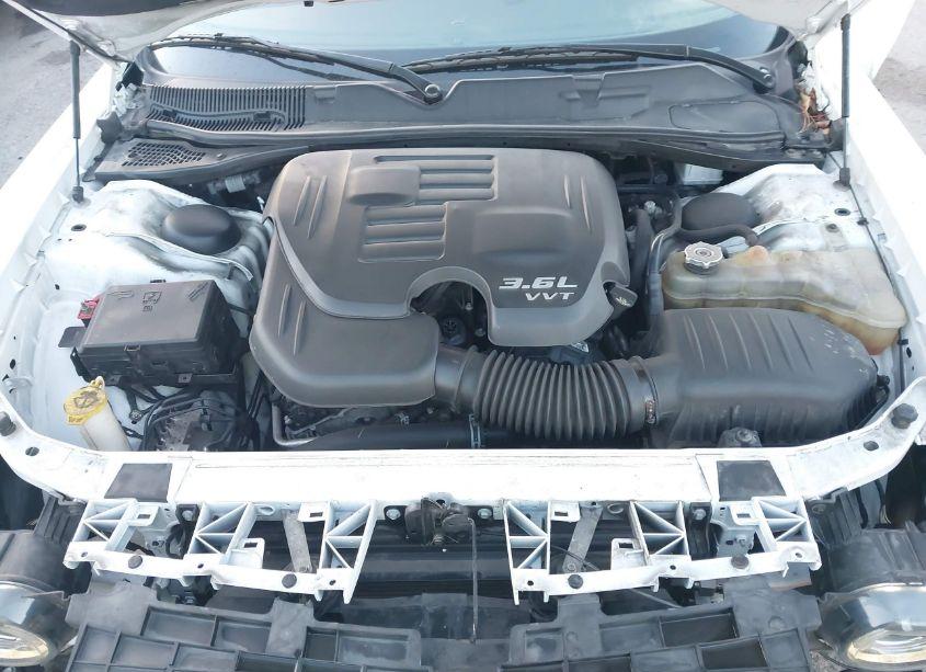 Photo 10 of 2018 Dodge Challenger SXT (VIN 2C3CDZAG1JH231699)