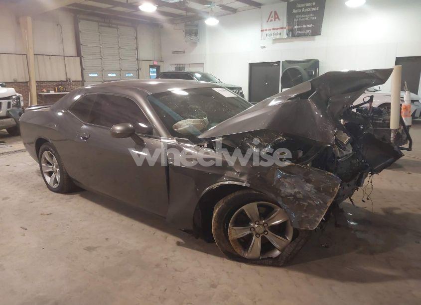 2018 Dodge Challenger SXT (VIN 2C3CDZAG1JH242217) main photo