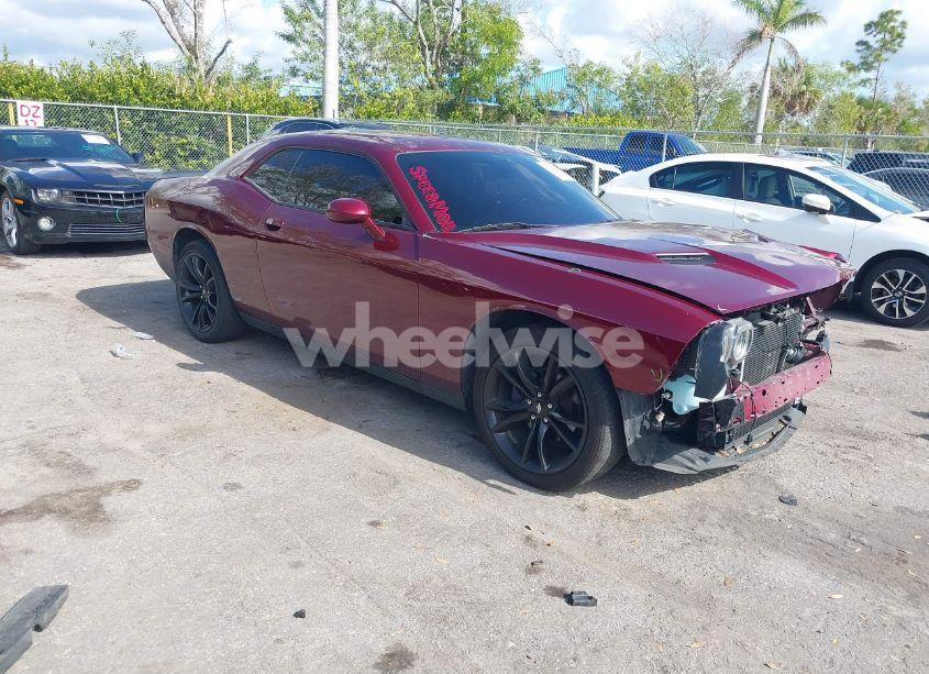 2018 Dodge Challenger SXT (VIN 2C3CDZAG1JH339188) main photo