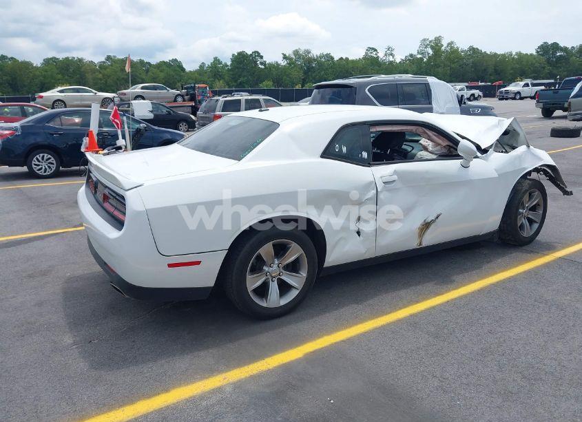 Photo 4 of 2019 Dodge Challenger SXT (VIN 2C3CDZAG1KH525010)