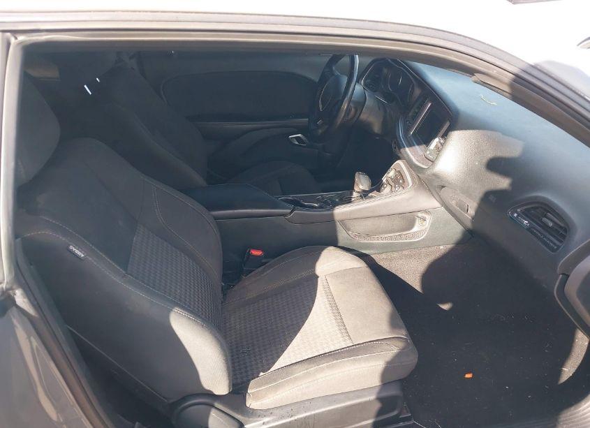 Photo 5 of 2019 Dodge Challenger SXT (VIN 2C3CDZAG1KH616276)