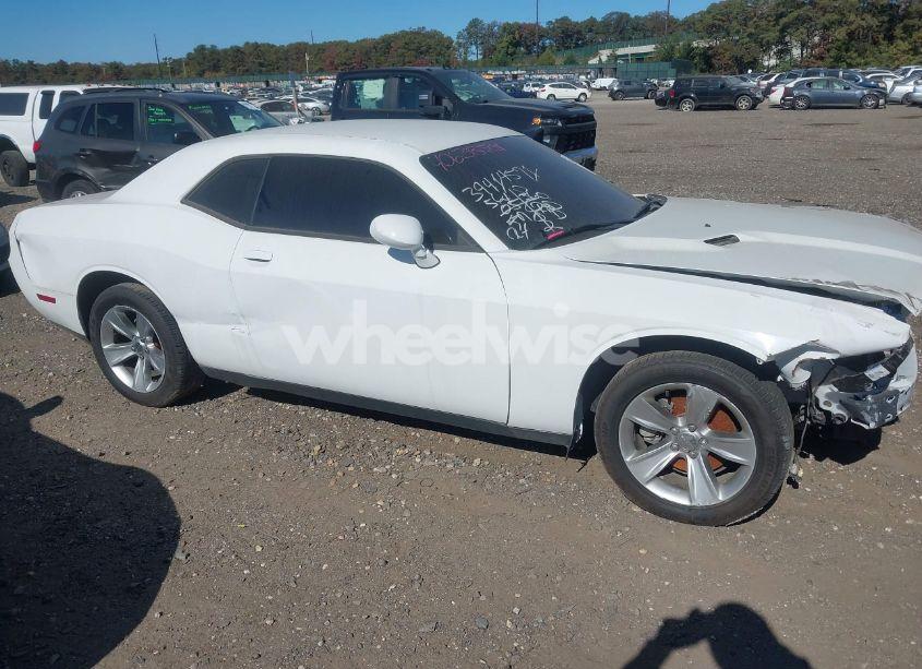 Photo 12 of 2021 Dodge Challenger SXT (VIN 2C3CDZAG1MH546880)
