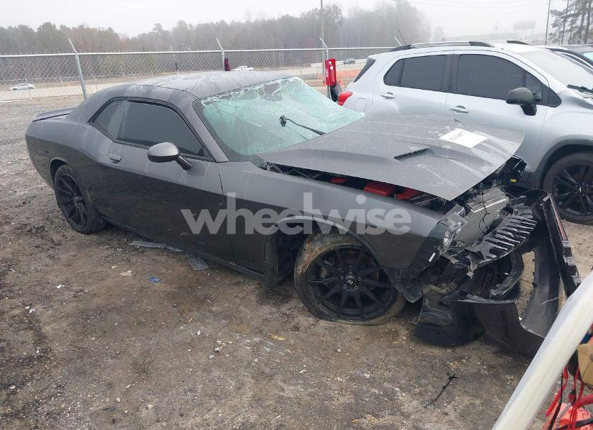 2015 Dodge Challenger SXT (VIN 2C3CDZAG2FH758125) main photo