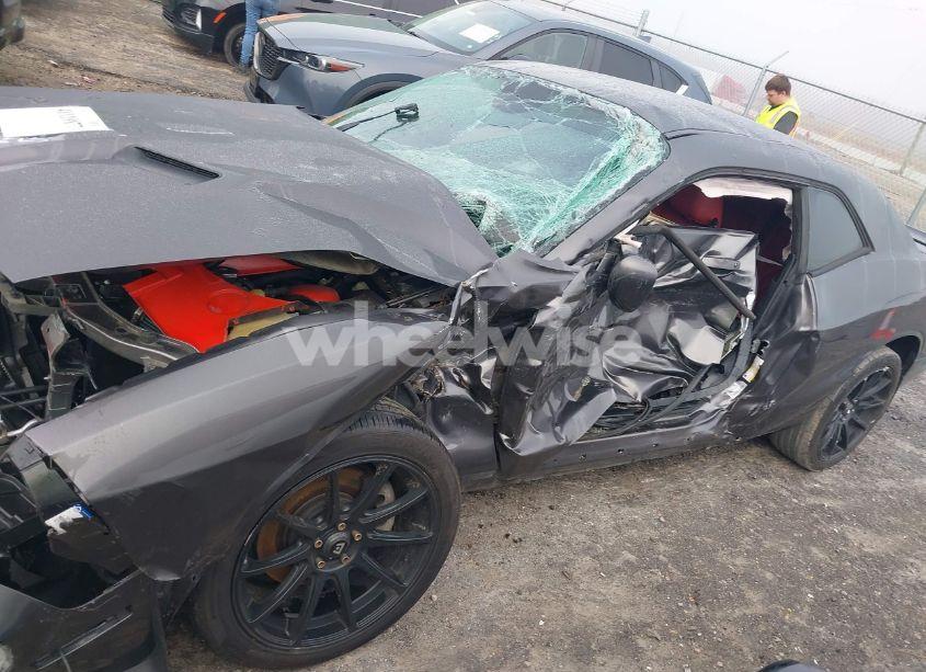 Photo 6 of 2015 Dodge Challenger SXT (VIN 2C3CDZAG2FH758125)