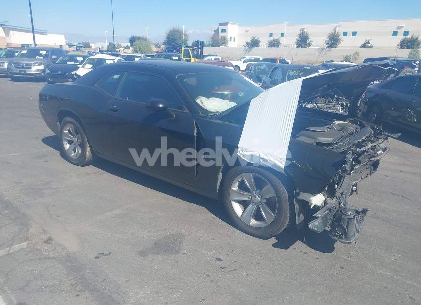 2016 Dodge Challenger SXT (VIN 2C3CDZAG2GH101004) main photo