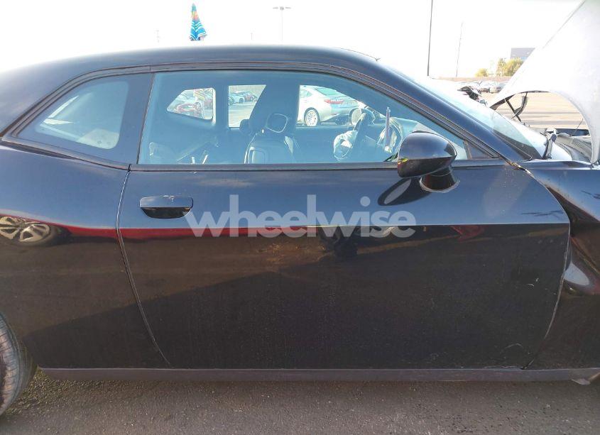 Photo 14 of 2016 Dodge Challenger SXT (VIN 2C3CDZAG2GH101004)