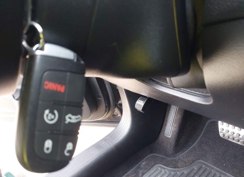 Photo 11 of 2016 Dodge Challenger SXT PLUS (VIN 2C3CDZAG2GH337734)